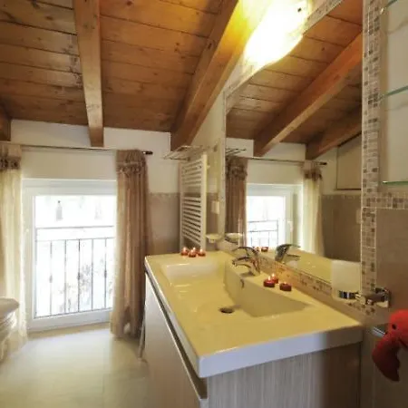 San Siro Sleeps 4 Pool Air Con * San Siro (Lombardy)