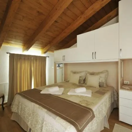 San Siro Sleeps 4 Pool Air Con *